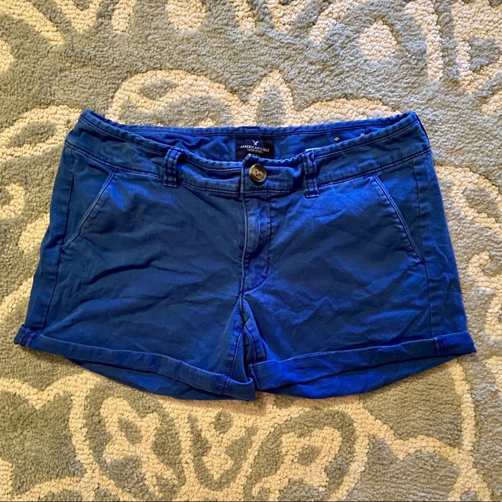 AMERICAN EAGLE midi stretch shorts solid blue